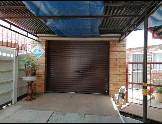 3 BEDROOM FREESTANDING FOR SALE IN STILFONTEIN EXT 4